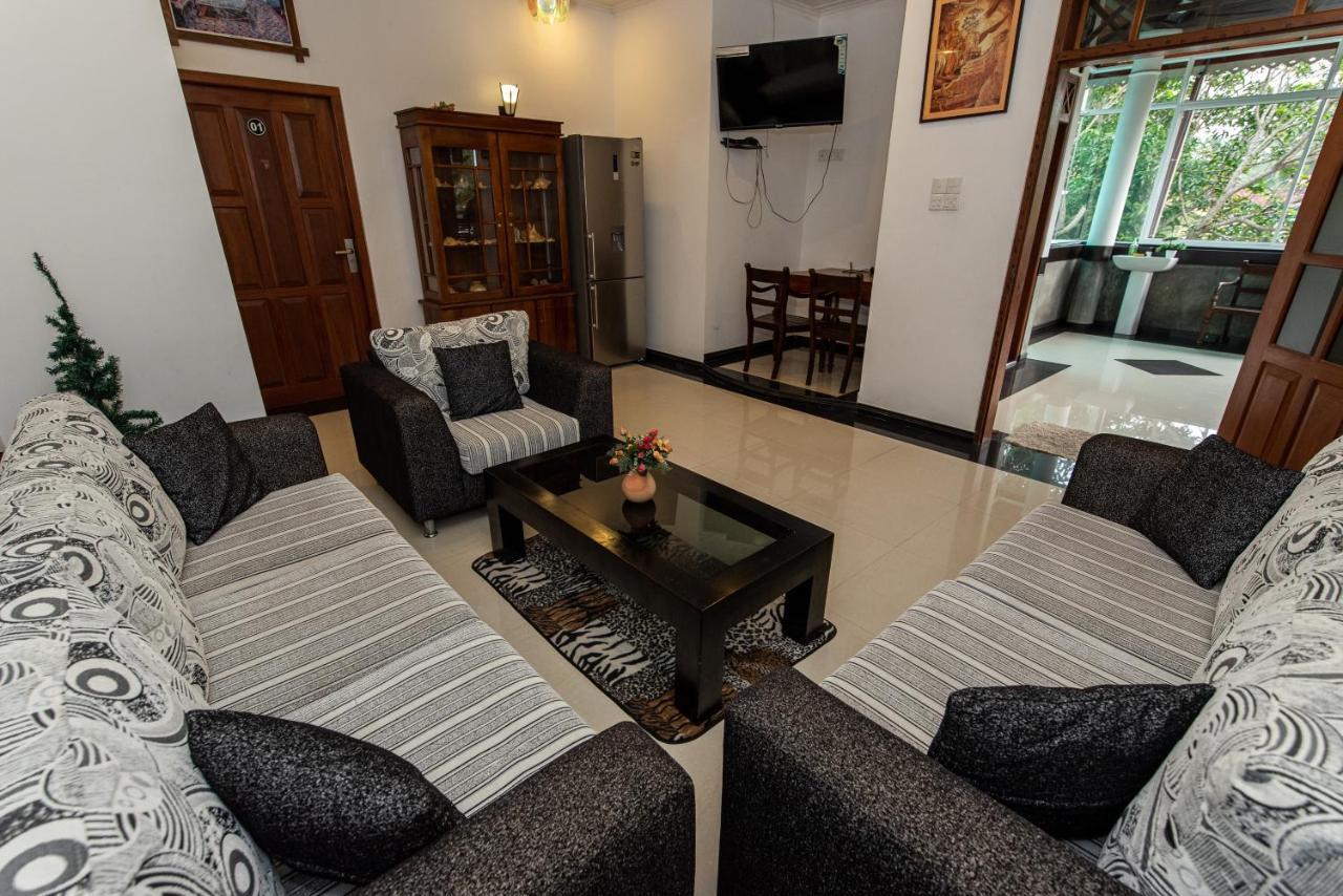 Avon Villa Hikkaduwa Exterior photo