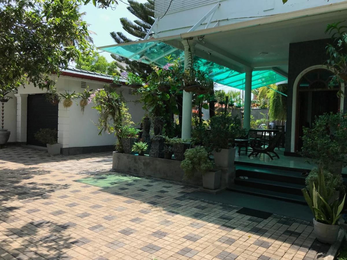Avon Villa Hikkaduwa Exterior photo