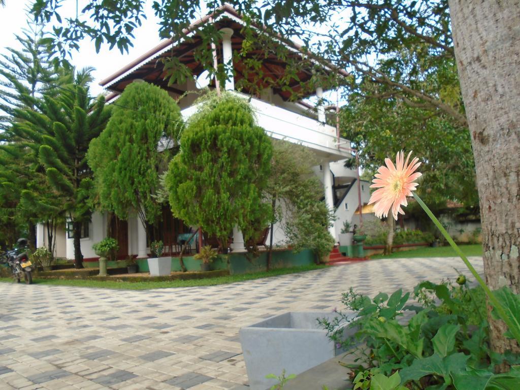 Avon Villa Hikkaduwa Exterior photo