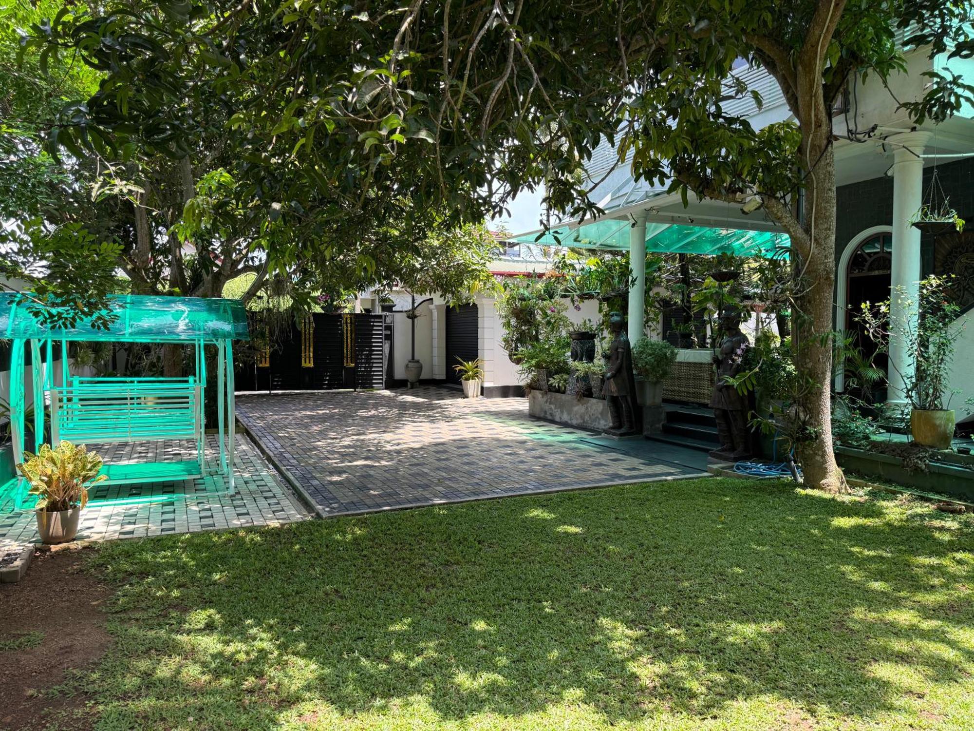Avon Villa Hikkaduwa Exterior photo
