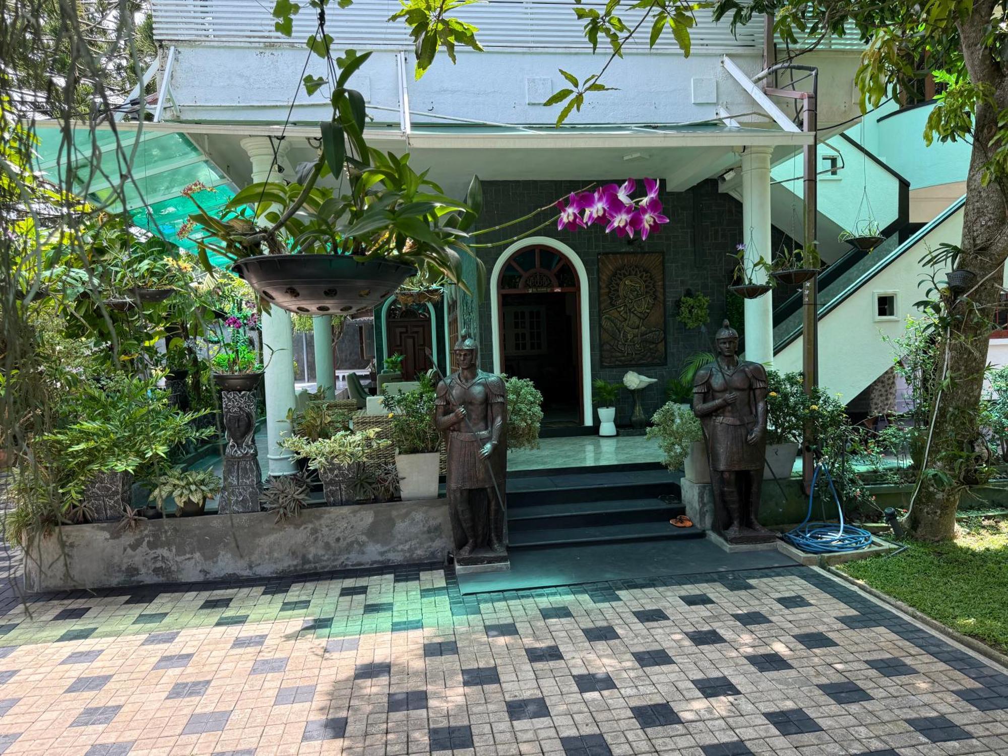 Avon Villa Hikkaduwa Exterior photo